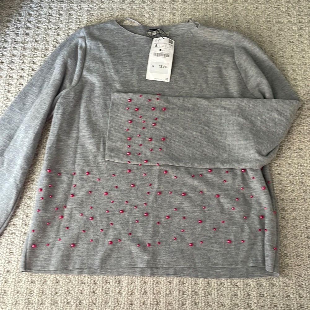 Brand new with tags Zara sweater grey with pink pearls - Picture 1 of 2
